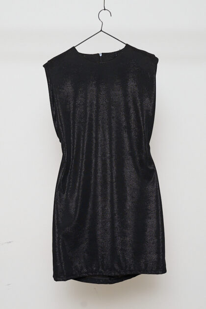 VESTIDO CORTO LENTEJUELA FANTASIA HOMBRERAS