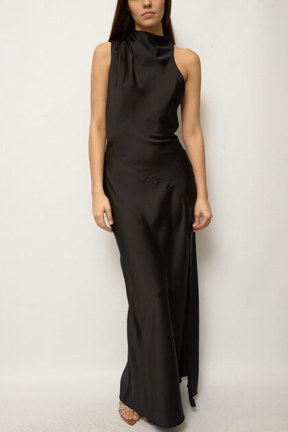 VESTIDO LARGO SATEN HALTER TABLEADO HOMBRO