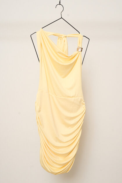 VESTIDO CORTO ITY ACCESORIO Y FRUNCE