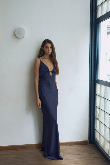 VESTIDO LARGO SATEN V BALLENA