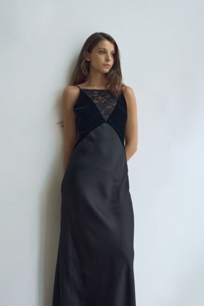 VESTIDO LARGO TERCIOPELO TRIANGULO FALDA SATEN