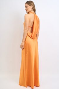 VESTIDO LARGO SATEN HALTER ESPALDA BUCHE IRREGULAR
