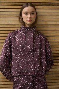 CAMPERA SASTRERO LUNARES CUELLO ALTO