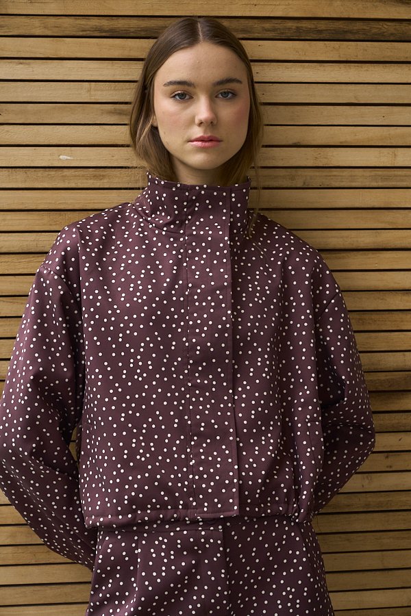 CAMPERA SASTRERO LUNARES CUELLO ALTO