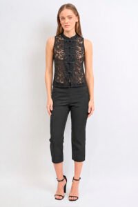 MUSCULOSA ENCAJE BOTON CHINO